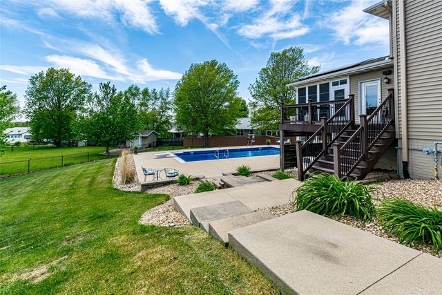 624 Lincoln Court, Center Point, IA 52213