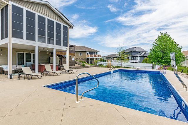 624 Lincoln Court, Center Point, IA 52213