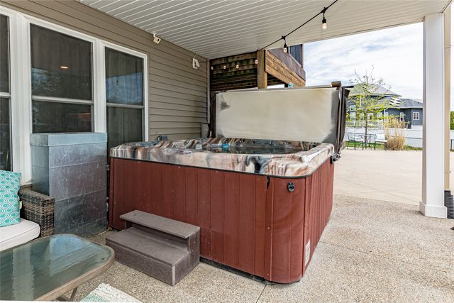 624 Lincoln Court, Center Point, IA 52213