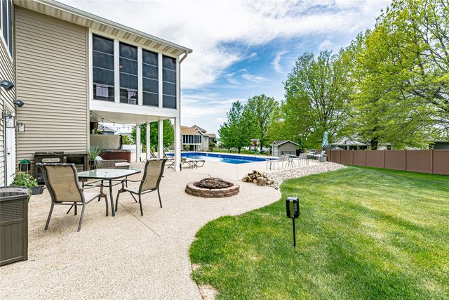 624 Lincoln Court, Center Point, IA 52213