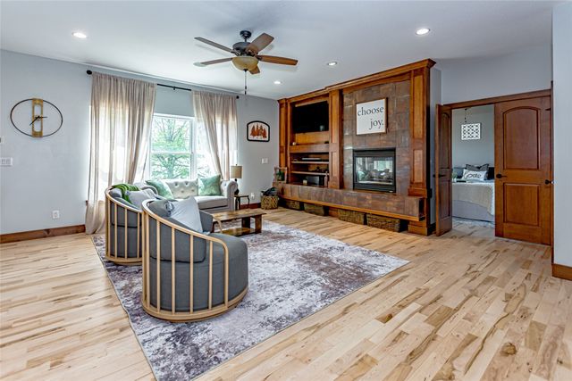 624 Lincoln Court, Center Point, IA 52213