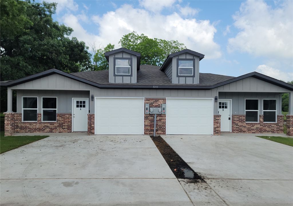 3200 King Street A&B, Greenville, TX 75401