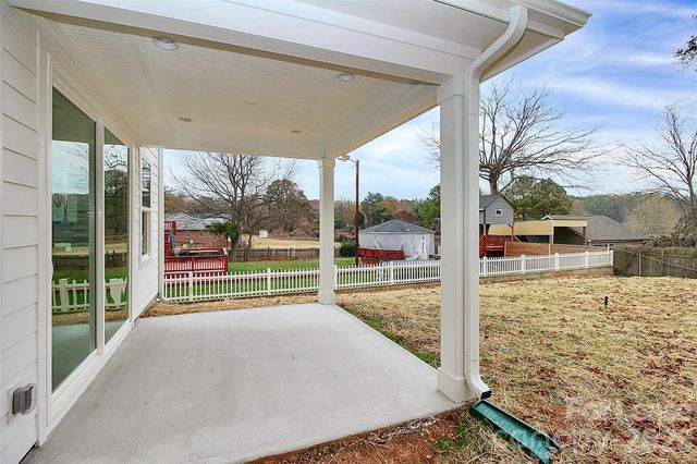 2957 Ross Avenue, Charlotte, NC 28208