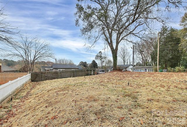 2957 Ross Avenue, Charlotte, NC 28208