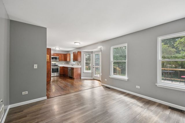 616 Pinehurst Drive, North Aurora, IL 60542