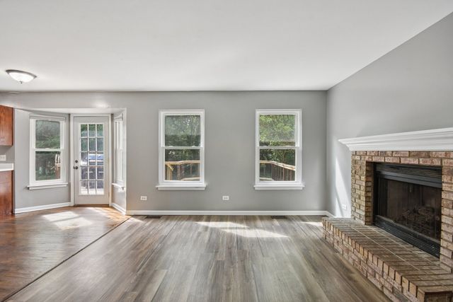 616 Pinehurst Drive, North Aurora, IL 60542