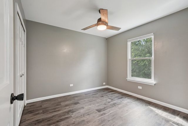 616 Pinehurst Drive, North Aurora, IL 60542