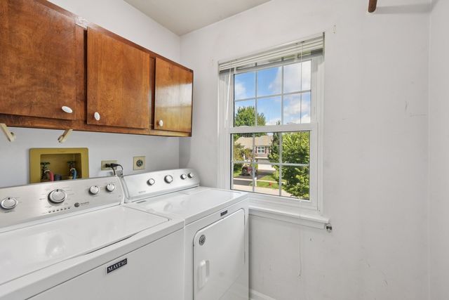 616 Pinehurst Drive, North Aurora, IL 60542