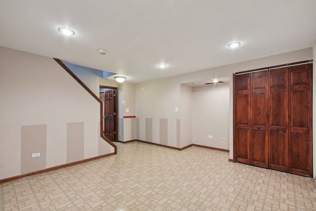 616 Pinehurst Drive, North Aurora, IL 60542