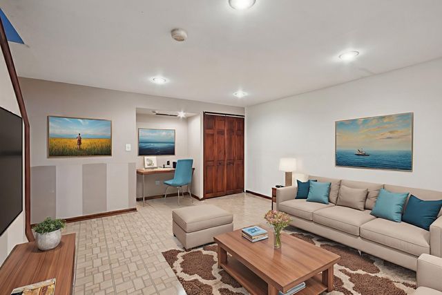 616 Pinehurst Drive, North Aurora, IL 60542