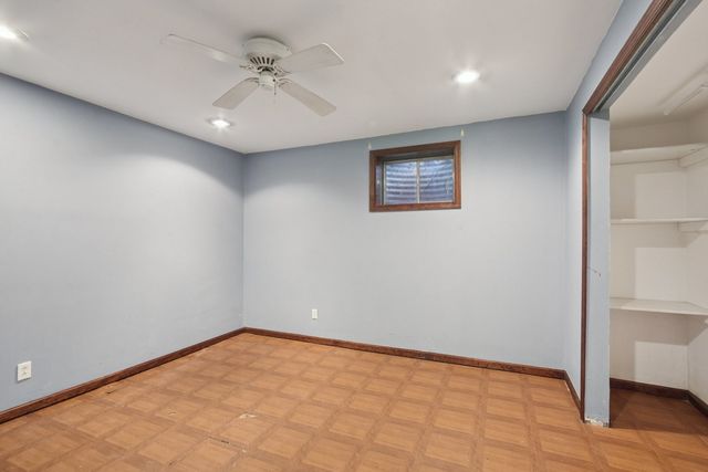 616 Pinehurst Drive, North Aurora, IL 60542