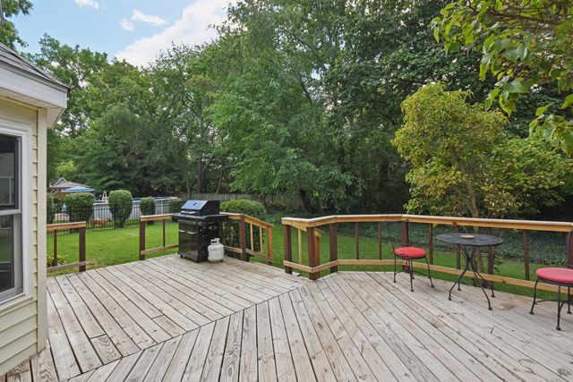 616 Pinehurst Drive, North Aurora, IL 60542