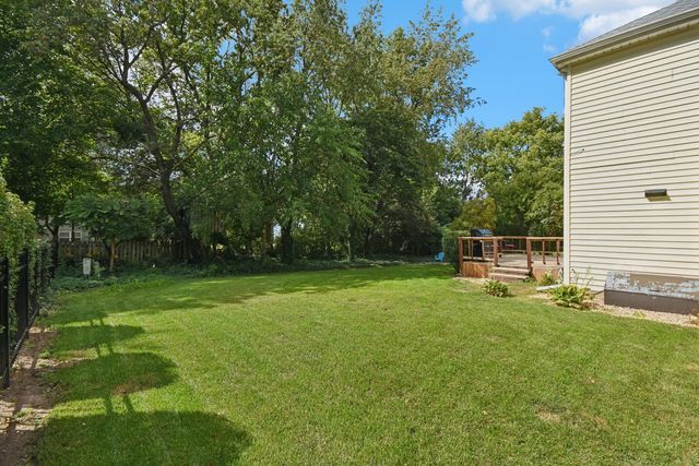 616 Pinehurst Drive, North Aurora, IL 60542