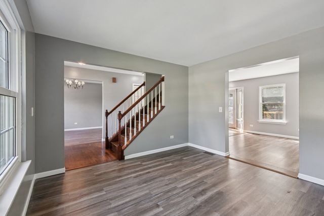 616 Pinehurst Drive, North Aurora, IL 60542