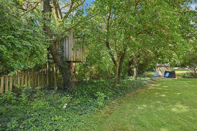 616 Pinehurst Drive, North Aurora, IL 60542