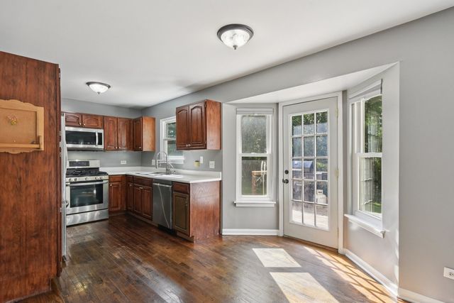 616 Pinehurst Drive, North Aurora, IL 60542