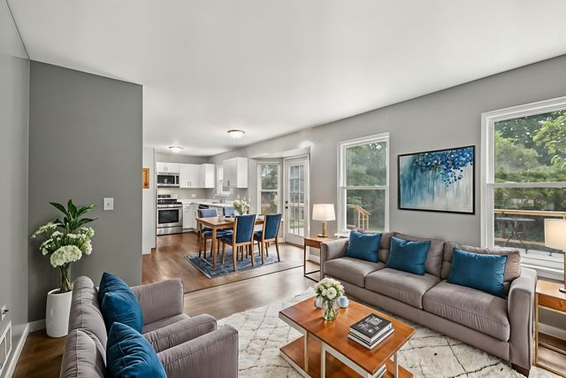 616 Pinehurst Drive, North Aurora, IL 60542