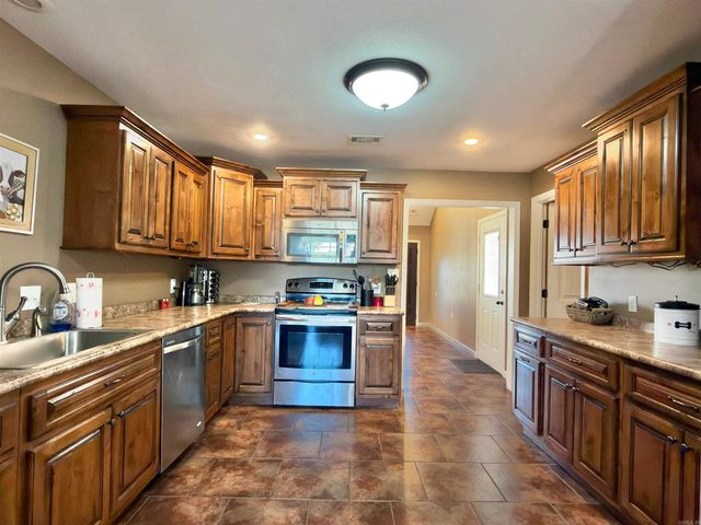 300 Sunset Dr, Paragould, AR 72450