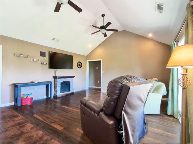 300 Sunset Dr, Paragould, AR 72450