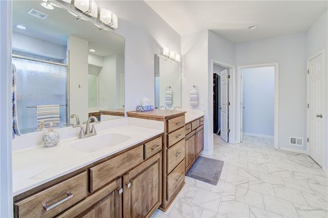 3900 NW Eclipse Place, Blue Springs, MO 64015
