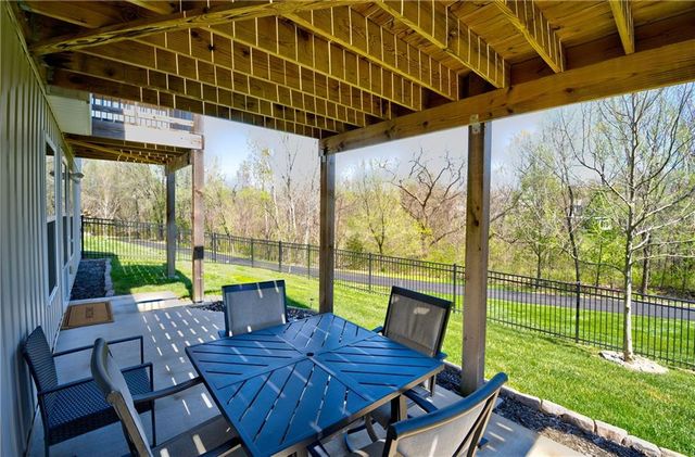 3900 NW Eclipse Place, Blue Springs, MO 64015