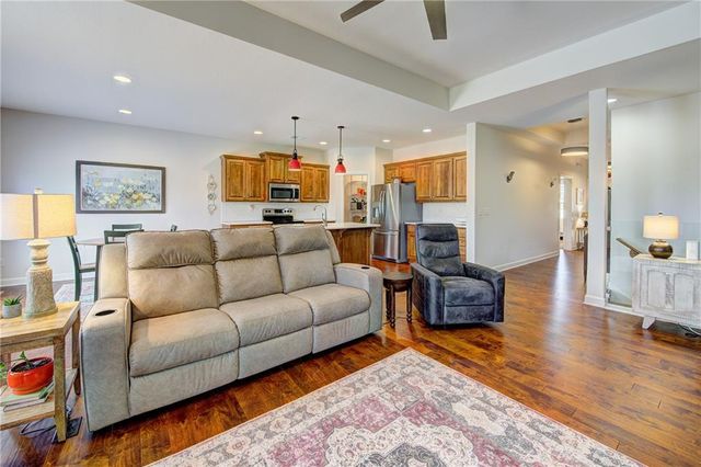 3900 NW Eclipse Place, Blue Springs, MO 64015