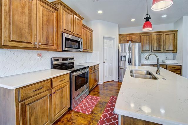 3900 NW Eclipse Place, Blue Springs, MO 64015