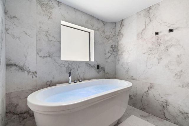 700 S Old Nob Hill Road, Plantation, FL 33324