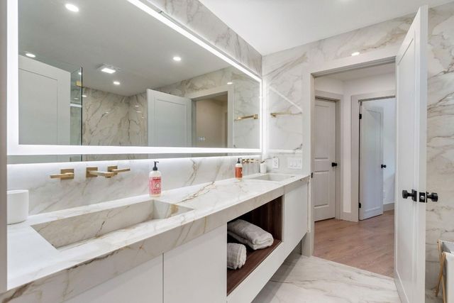 700 S Old Nob Hill Road, Plantation, FL 33324