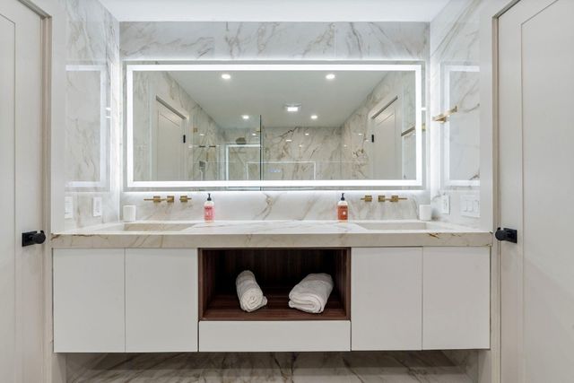 700 S Old Nob Hill Road, Plantation, FL 33324