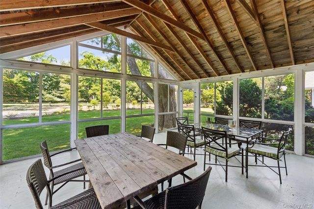 695 Main Street, Westhampton Beach, NY 11978