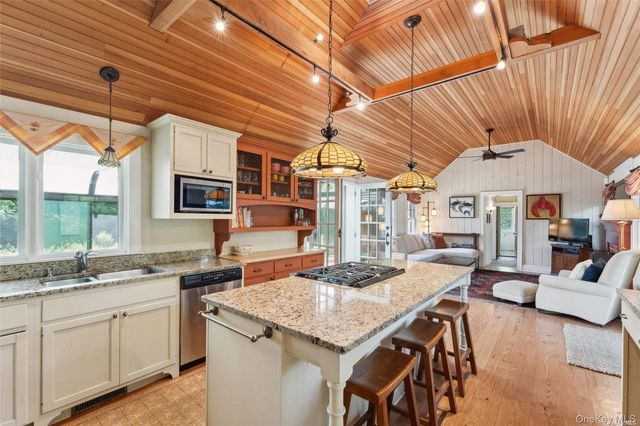 695 Main Street, Westhampton Beach, NY 11978