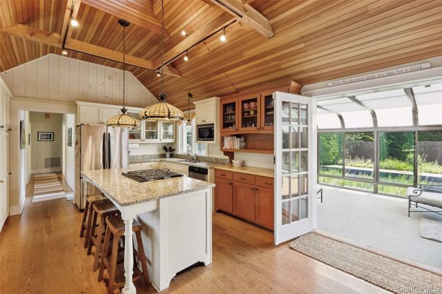 695 Main Street, Westhampton Beach, NY 11978