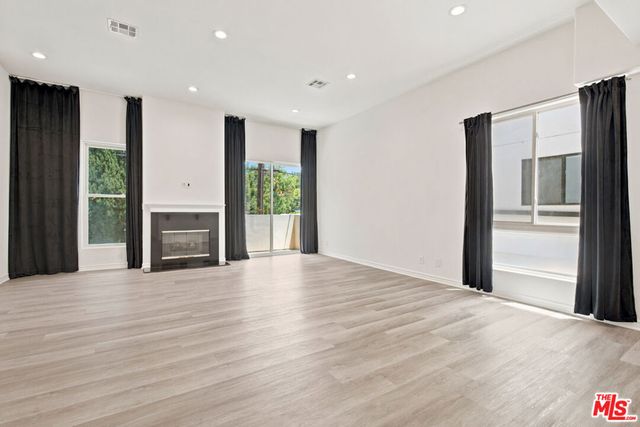4940 Laurel Canyon Boulevard 102, Valley Village, CA 91607