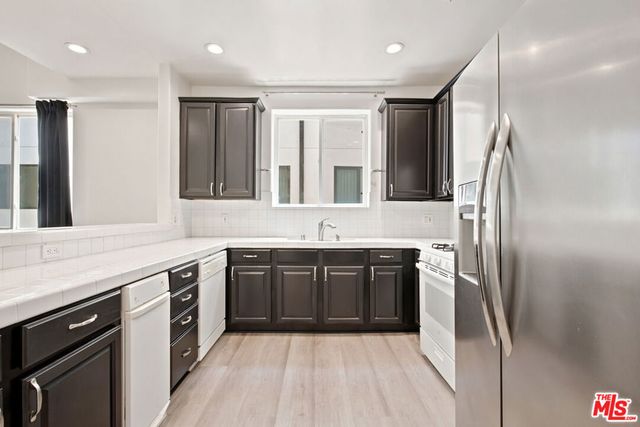 4940 Laurel Canyon Boulevard 102, Valley Village, CA 91607