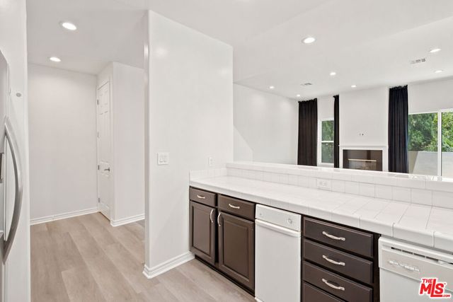 4940 Laurel Canyon Boulevard 102, Valley Village, CA 91607