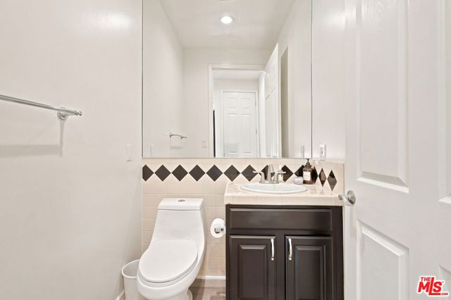 4940 Laurel Canyon Boulevard 102, Valley Village, CA 91607