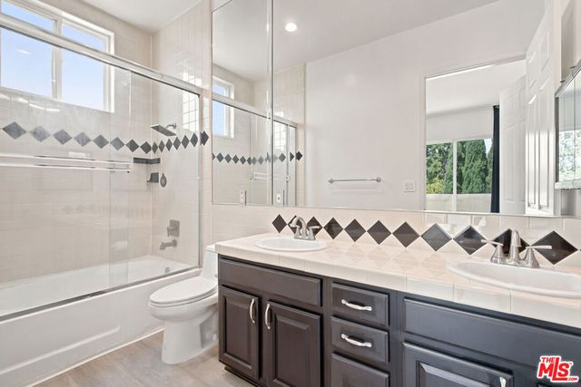 4940 Laurel Canyon Boulevard 102, Valley Village, CA 91607