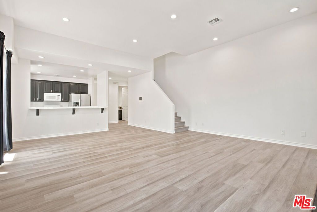 4940 Laurel Canyon Boulevard 102, Valley Village, CA 91607