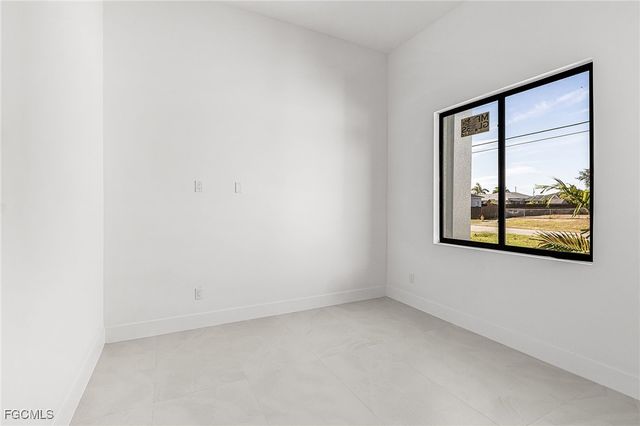 127 NW 14th AVE, Cape Coral, FL 33993