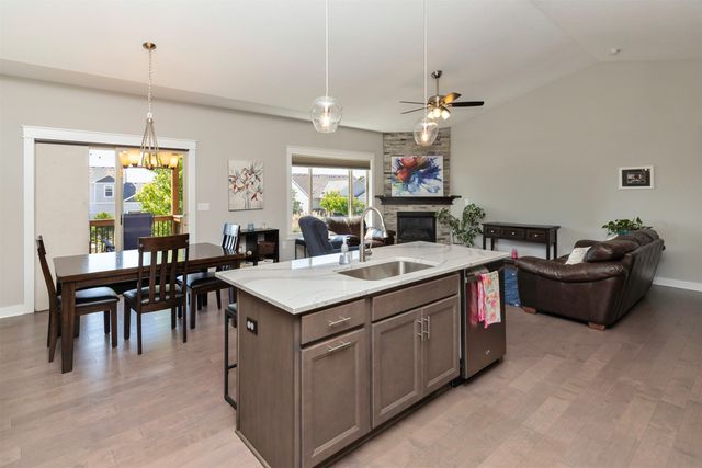 1880 SE Waddell Way, Waukee, IA 50263