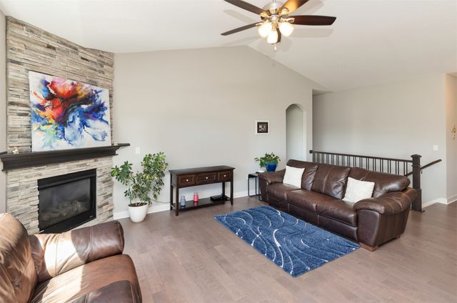 1880 SE Waddell Way, Waukee, IA 50263