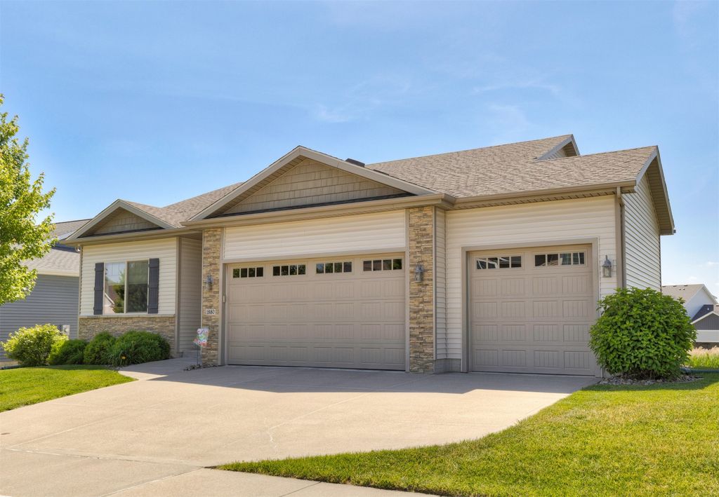 1880 SE Waddell Way, Waukee, IA 50263