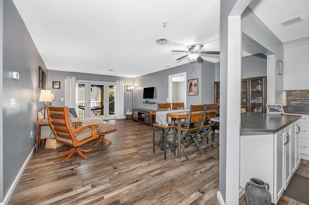 3 Bartemus Trl Apt 106, Nashua, NH 03063