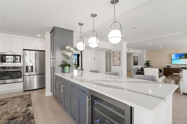 4401 Gulf Shore BLVD N D806, Naples, FL 34103