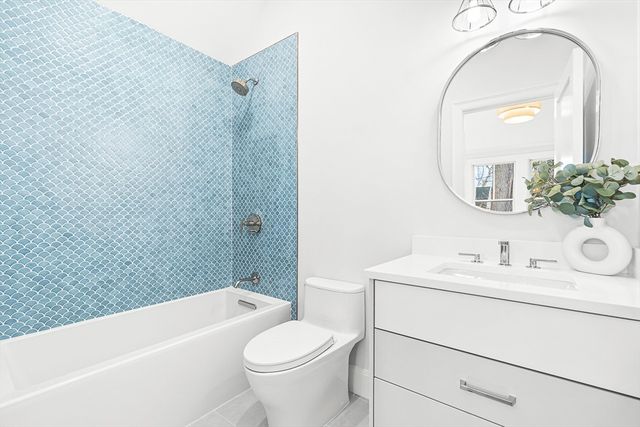 8 Oakdale Ave, Wellesley, MA 02482