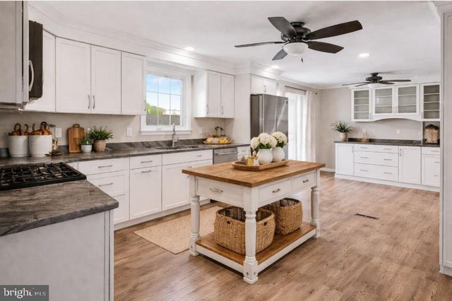 4016 WASHINGTON DR, Upper Chichester, PA 19061