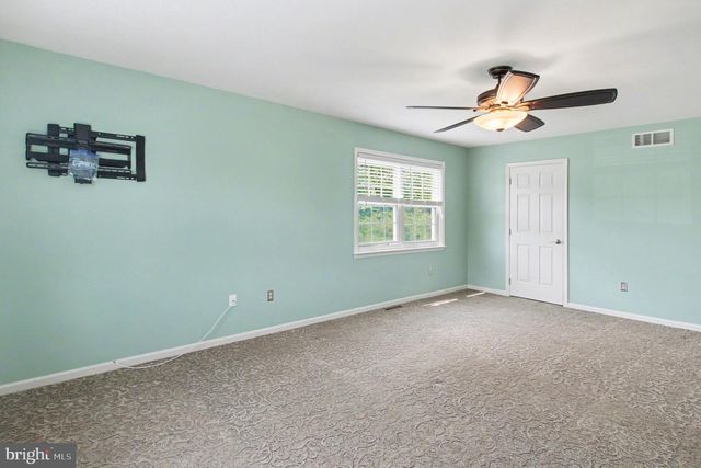 4016 WASHINGTON DR, Upper Chichester, PA 19061