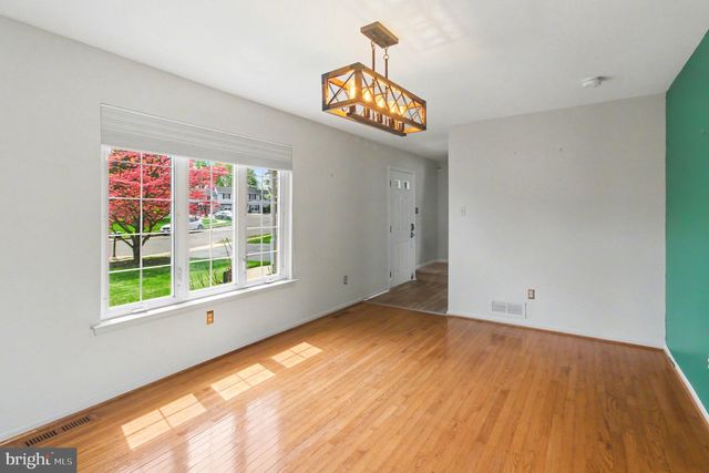 4016 WASHINGTON DR, Upper Chichester, PA 19061