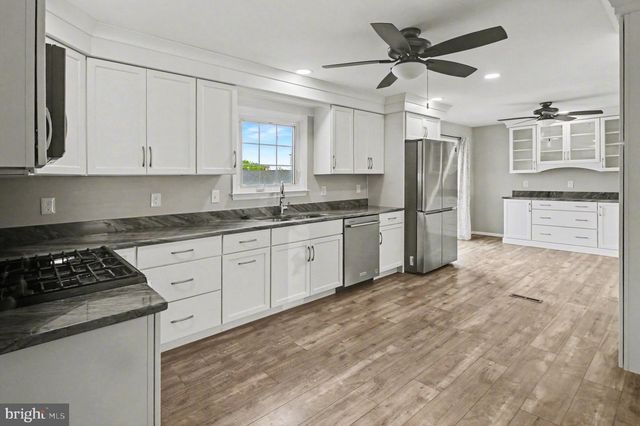 4016 WASHINGTON DR, Upper Chichester, PA 19061